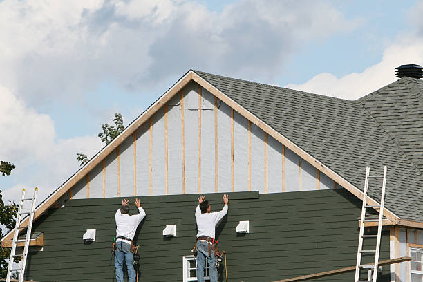 Professional Vinyl Siding technician working in Walkertown, NC